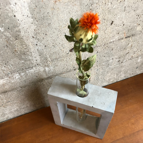 セメントとガラス管の一輪挿し(大) 一輪挿し・花瓶・花器 コンクリート