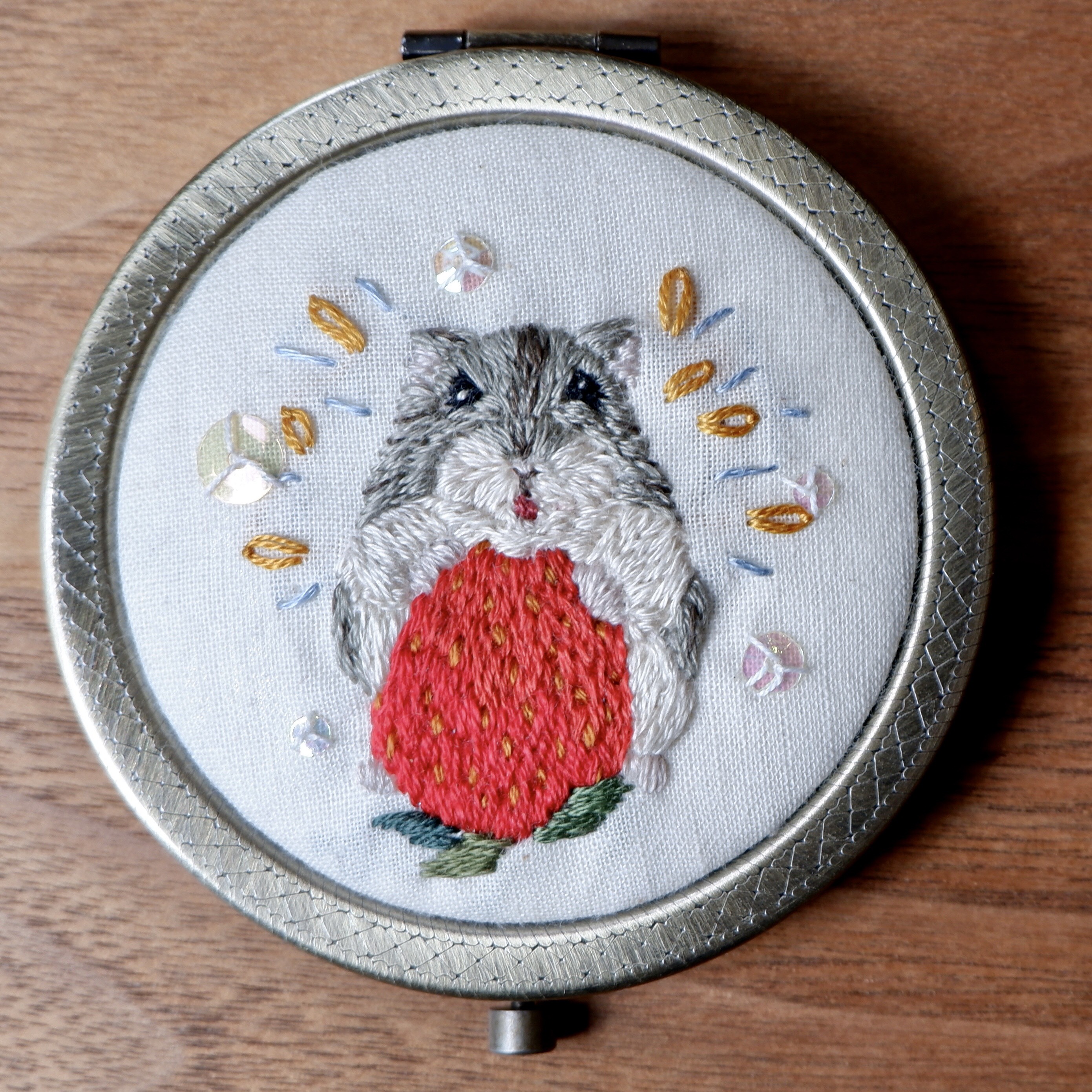 缶バッチ】刺繍バッチ 3個セット アルファベット変更可能