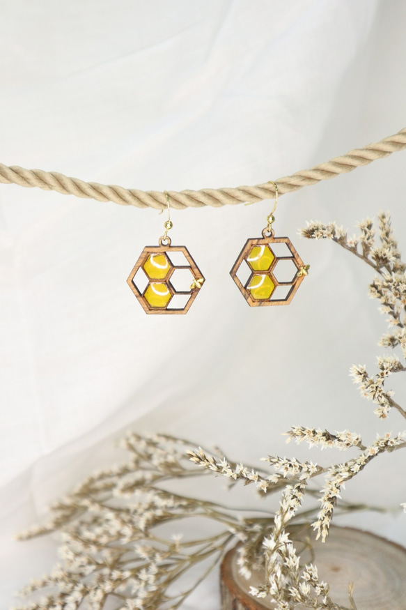 純蜜蜂巢 黃金檀 水晶膠 金屬蜜蜂 第2張的照片