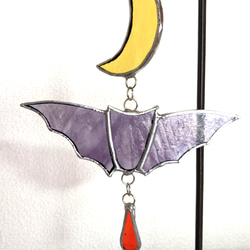 月と紫のコウモリのサンキャッチャーA 2枚目の画像