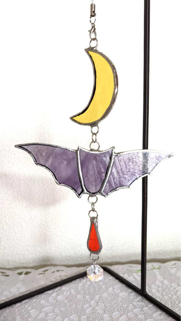月と紫のコウモリのサンキャッチャーA 2枚目の画像