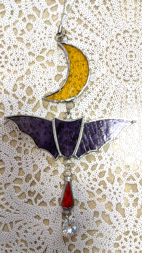 月と紫のコウモリのサンキャッチャーA 3枚目の画像