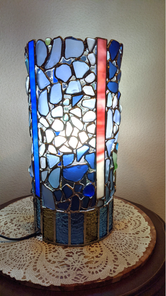 シーグラスで作ったテーブルランプのステンドグラス