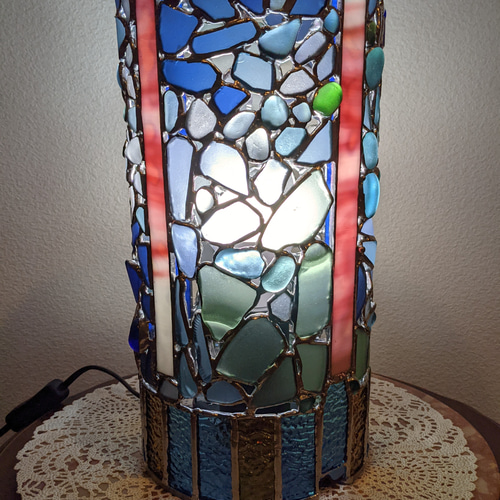 シーグラスで作ったテーブルランプのステンドグラス スタンドライト