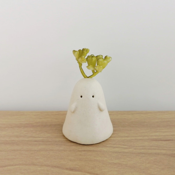 陶人形②　白い帽子　花カゴ　手作り　陶器　作家 THE TK Collection レース陶器ドール「花籠持ちレディー」 日本