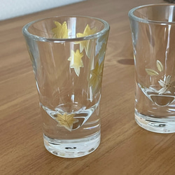 「春秋」蒔絵ポリカーボネート製ショットグラス　日本酒グラス　ペア 2枚目の画像