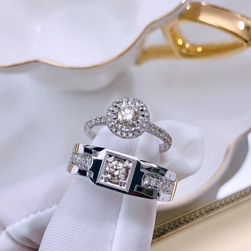 重い設計の大きいカラットのダイヤモンドリング18kゴールドの結婚指輪2