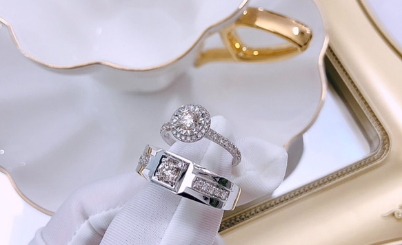 重い設計の大きいカラットのダイヤモンドリング18kゴールドの結婚指輪2本価格ダイヤモンドの輝きを際立たせ、クラシック 2枚目の画像