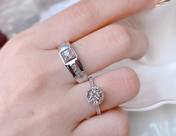 重い設計の大きいカラットのダイヤモンドリング18kゴールドの結婚指輪2本価格ダイヤモンドの輝きを際立たせ、クラシック 6枚目の画像