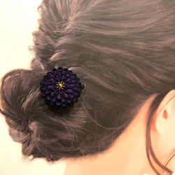 半くす２wayブローチ（紫×黒）♬つまみ細工 3枚目の画像