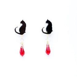 2wayシルエット黒猫の赤レッドスワロドロップピアス/イヤリング　(金属アレルギー対応 14kgfピアスに変更可) 1枚目の画像