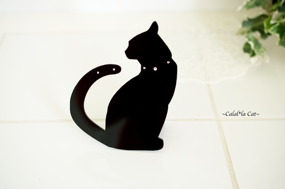 送料無料　黒猫アクセサリー掛け 天然石アメジストのシルバージュエリーセット（ピアス/イヤリング/ネックレス） 2枚目の画像