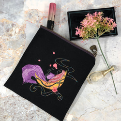手作りイラスト刺繍/化粧ポーチ/桜の下の月明かり/両面刺繍 3枚目の画像