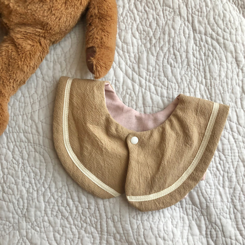 くま耳セーラー風スタイ 防水 ベージュ／ホワイト スタイ・よだれかけ