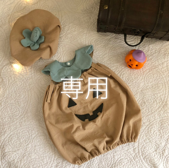 ⭐︎専用⭐︎10/25頃発送⭐︎くすみカラーのハロウィンカボチャベビー服とスタイと帽子 1枚目の画像