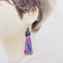 colorful】パラコードタッセルピアス/ピンク ピアス（フック・チェーン