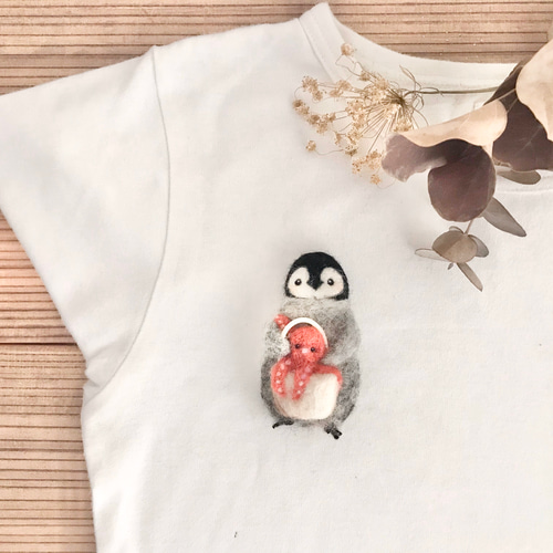 皇帝ペンギンさんとタコさん 羊毛ブローチ ブローチ Paruku 通販