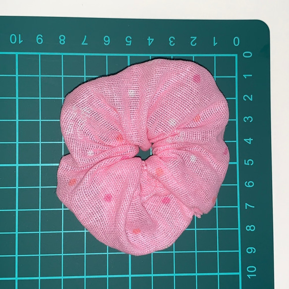  “Pretty in Pink” Scrunchie (プリティーインピンク　シュシュ) 3枚目の画像