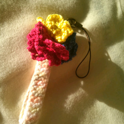 お花モチーフの毛糸ストラップ 1枚目の画像