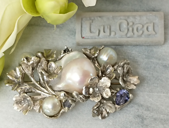 美品 本真珠 シルバー 花デザイン ブローチ 桜ハンドメイド2023 桜のシルバーブローチ 世界で1つだけ天然
