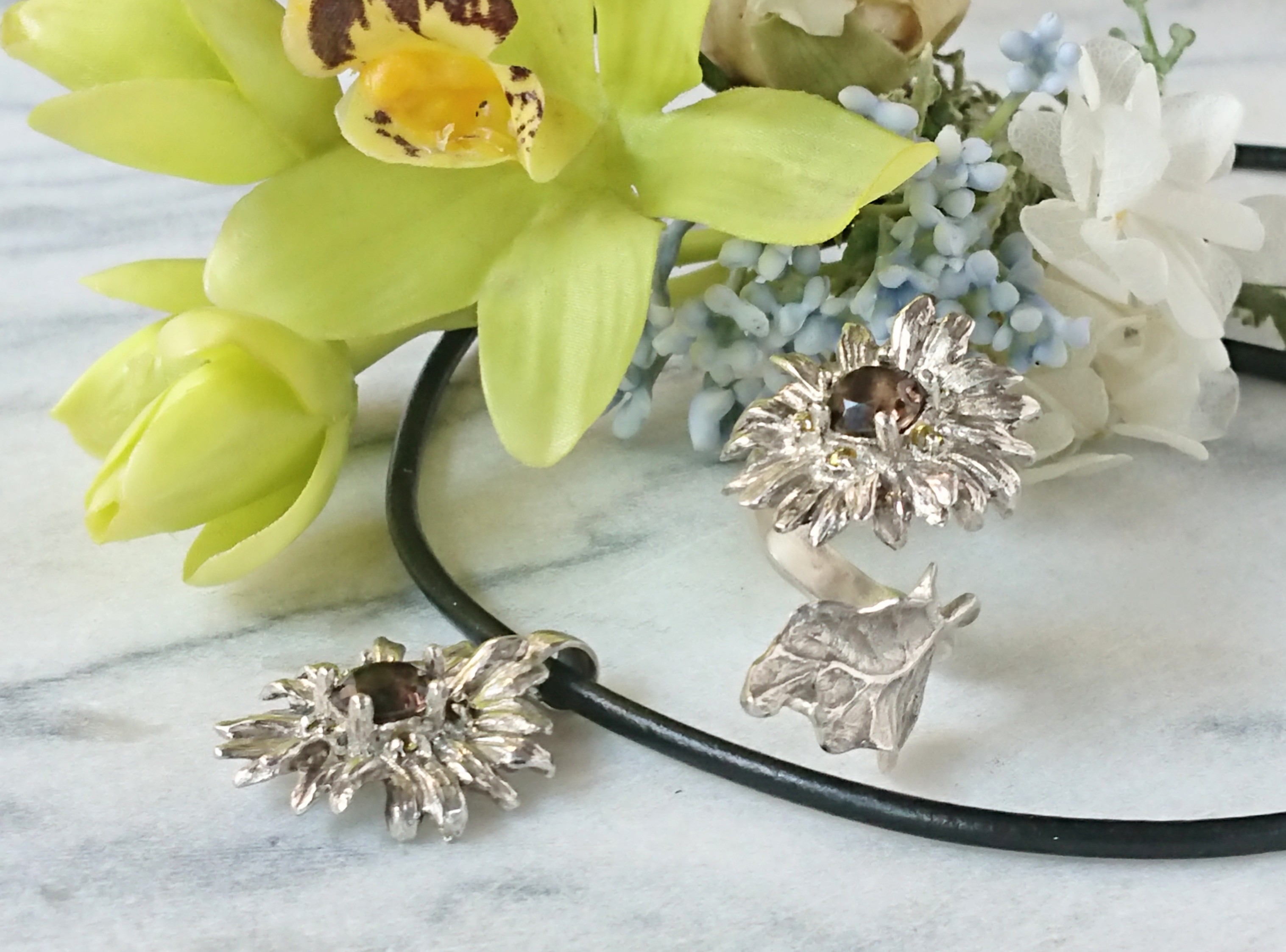 オランダに咲くひまわり 天然石とsilver925のフリーリングとペンダントトップ セットでお値引き価格