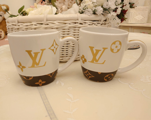 LOUIS VUITTON - LOUIS VUITTON ペアマグカップ 送料込*Fondation Louis Vuitton*水玉模様マグカップペアセット