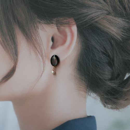 黒蝶貝と淡水真珠のスタッドピアス・イヤリング ピアス