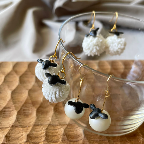 ふわふわボールのひつじ＊ピアス/イヤリング ピアス（フック・チェーン