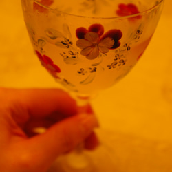 オーストリア製 クリスタルグラス　ヴィオラのお花　ワイングラス　シャンパングラス 2枚目の画像