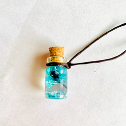 小さな青い花のガラスボトル　キーホルダー 4枚目の画像