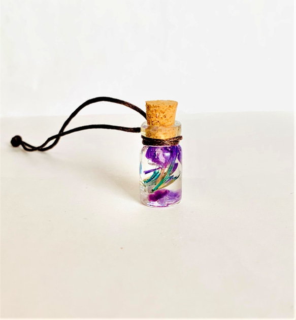 小紫花玻璃瓶鑰匙圈 第2張的照片