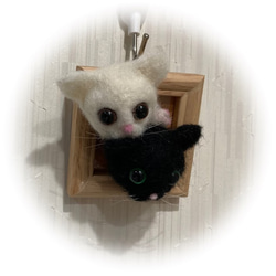 うちのコ　愛猫　羊毛フェルト猫　額の猫ちゃん　ハンドメイドねこ　仲良し白猫黒猫　　chimaねこ 2枚目の画像
