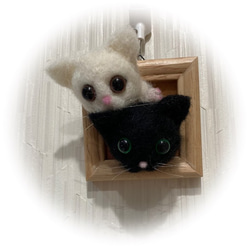 うちのコ　愛猫　羊毛フェルト猫　額の猫ちゃん　ハンドメイドねこ　仲良し白猫黒猫　　chimaねこ 4枚目の画像