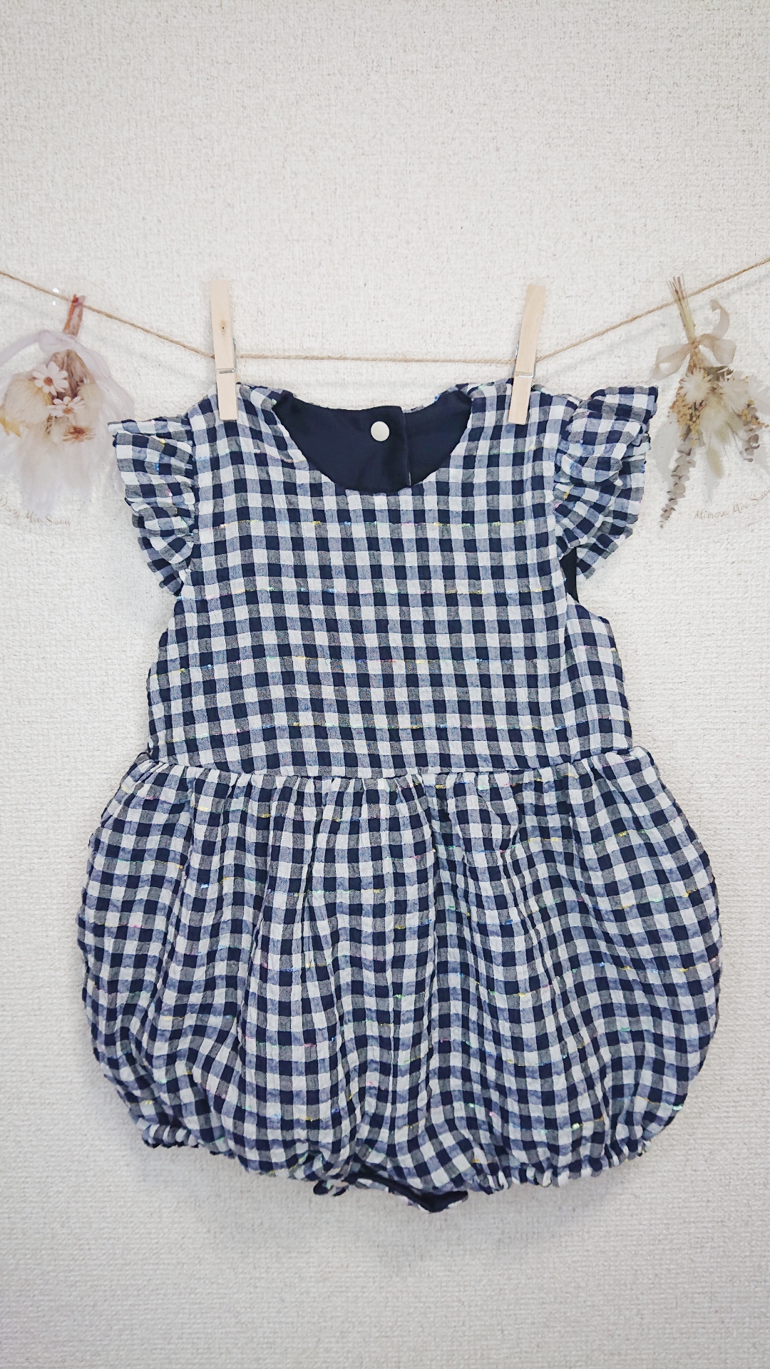 袖フリルチェックロンパース(ブルー)