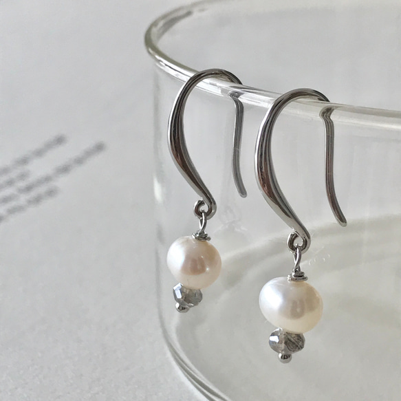 Earrings - freshwater pearl & small stone 1枚目の画像