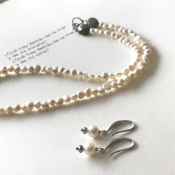 Earrings - freshwater pearl & small stone 3枚目の画像