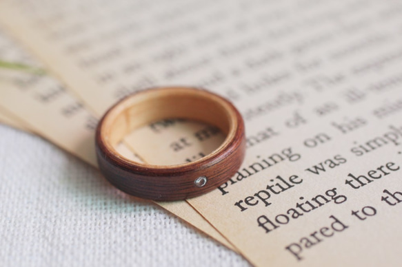 木の指輪(ウッドリング) - 刻印可能 - 1.5mm キュービック 1枚目の画像
