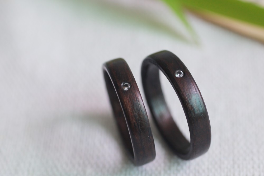 [2個1セット] 黒檀 ペアの木の指輪(ウッドリング) - 刻印可能 指輪