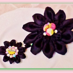 布花のブローチ －くるみボタンの飾り－ 2枚目の画像