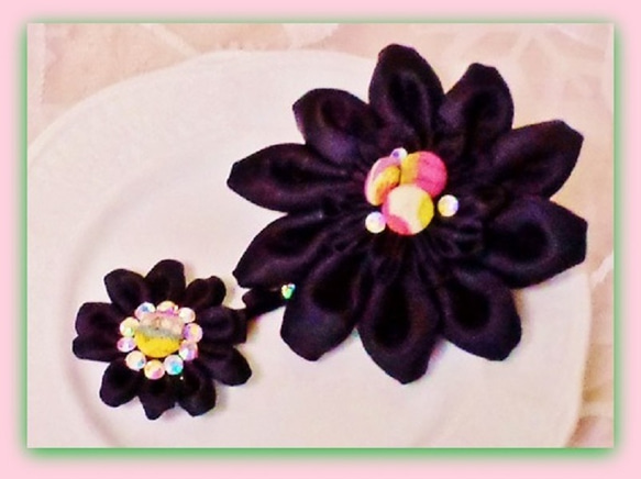 布花のブローチ －くるみボタンの飾り－ 2枚目の画像