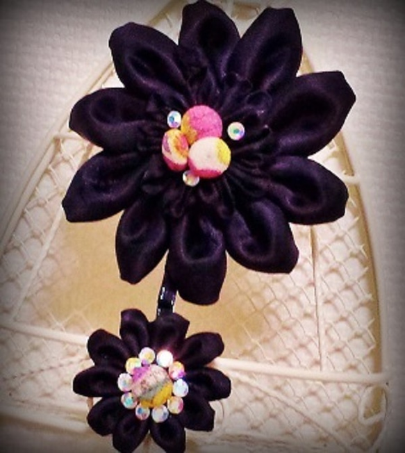 布花のブローチ －くるみボタンの飾り－ 3枚目の画像