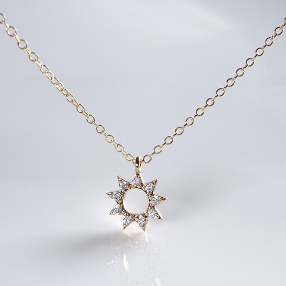 14kgf 胸元に小さな太陽キラリ リトル・サンネックレス czダイヤ