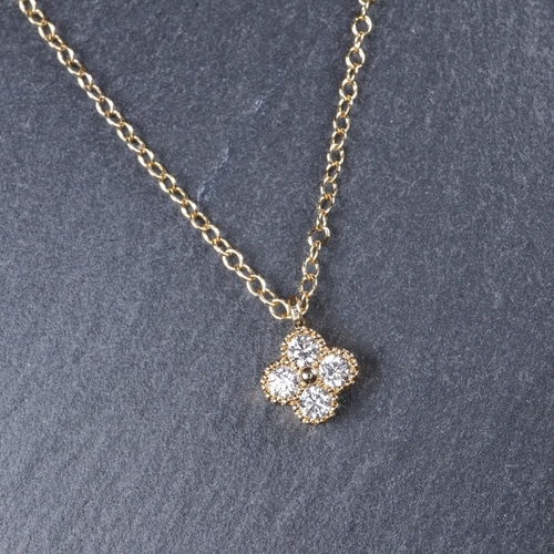 美品★4℃ K10 ジルコニア　フラワー ネックレス ペンダント 14kgf ジルコニアの小さなお花のプチネックレス フラワー