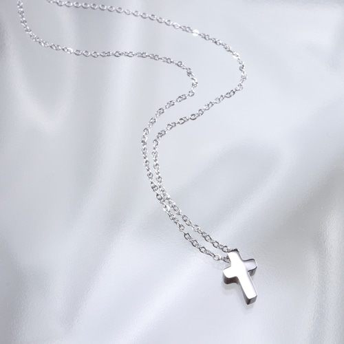 金属アレルギー対応 ミニマルクロスネックレス シルバー つけっぱなし