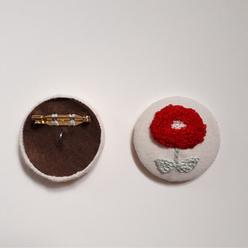 ふわもこお花のブローチ アイボリー ブローチ legame 通販｜Creema  