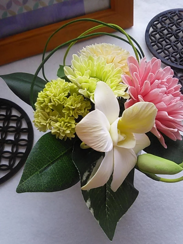 ❁クレイフラワーの小さなお供え花・仏花【てまり】❁鴇ー仏壇・ご遺影前・納骨堂に❁ 7枚目の画像