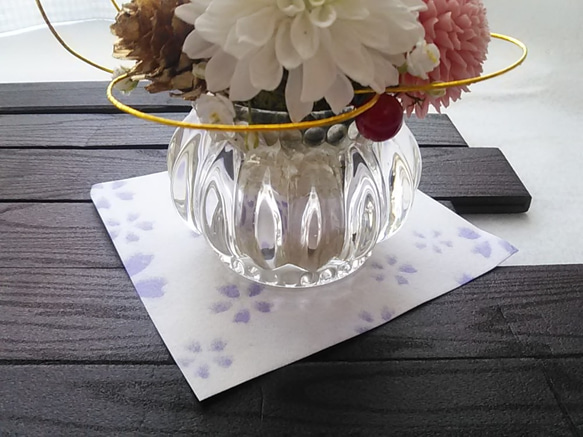 ❁小さなガラス花器にピンクのかわいい迎春クレイフラワーアレンジメント【華❁てまり】②❁ 8枚目の画像