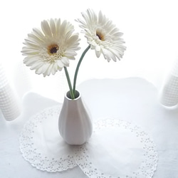 《定制》 ❁2 件套粘土花非洲菊，黑色芯和米白色內花，花瓶用 ❁ 第6張的照片