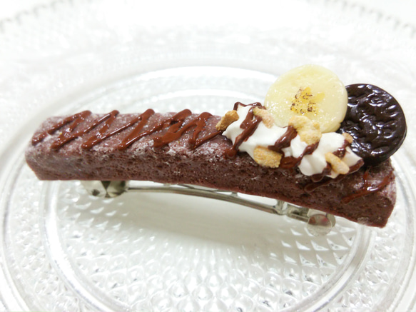 チョコレートケーキのバレッタ 1枚目の画像