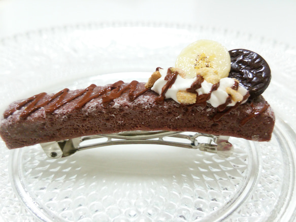 チョコレートケーキのバレッタ 4枚目の画像